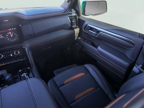 Used 2025 GMC Sierra 1500 AT4 w/ AT4 Premium Package image 30