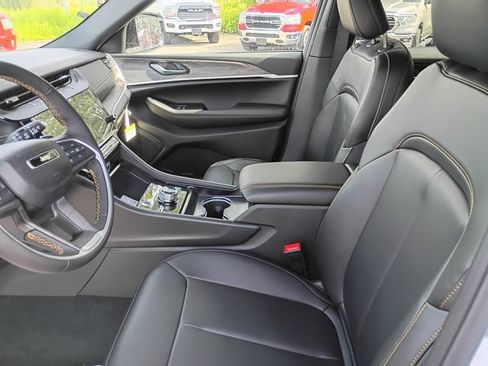 New 2026 Jeep Grand Cherokee L Limited AWD/4WD image 12