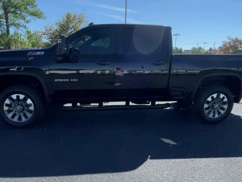 Used 2025 Chevrolet Silverado 2500 Custom w/ Custom Value Package image 5