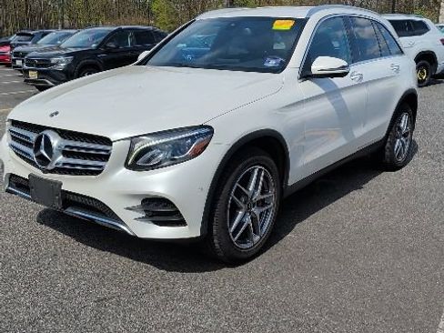 Used 2018 Mercedes-Benz GLC 300 4MATIC image 2