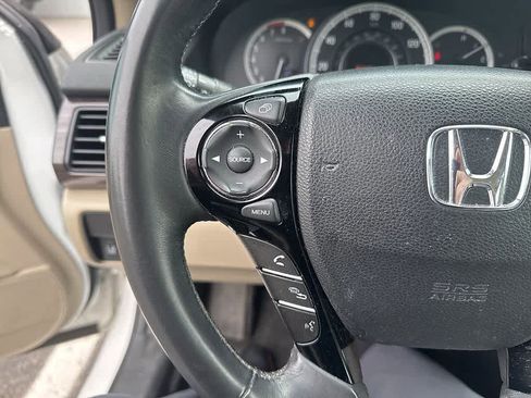 Used 2017 Honda Accord Touring image 14
