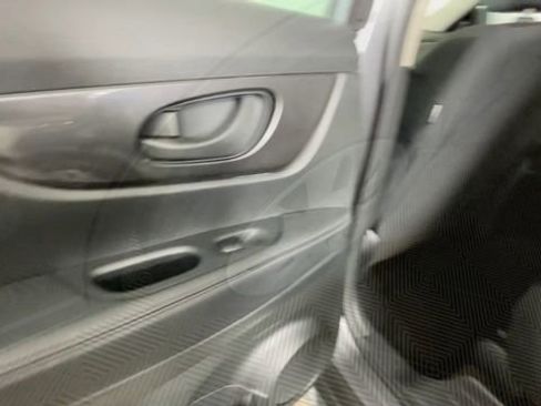 Used 2020 Nissan Rogue S AWD/4WD image 18