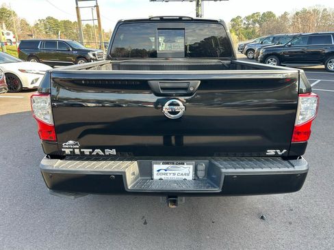 Used 2018 Nissan Titan SV w/ SV Convenience Package RWD image 4