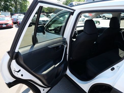 Used 2021 Toyota RAV4 LE AWD/4WD image 28