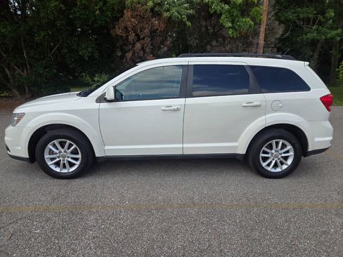 Used 2014 Dodge Journey SXT FWD image 4