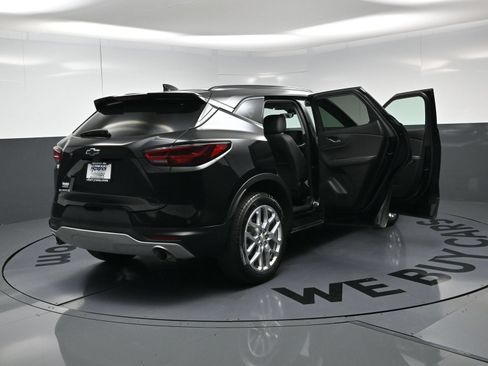 Used 2025 Chevrolet Blazer LT w/ Sound & Technology Package FWD image 26