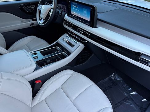Used 2025 Lincoln Aviator Reserve image 15