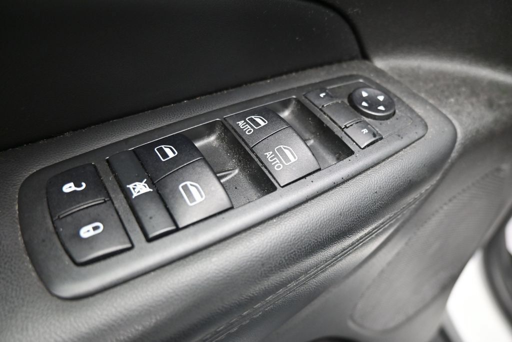 Used 2019 Jeep Grand Cherokee Laredo w/ Security & Convenience Group AWD/4WD image 11