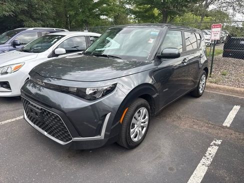 Used 2025 Kia Soul LX FWD image 4