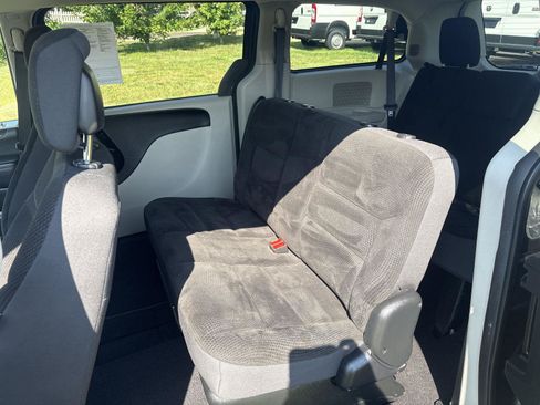 Used 2018 Dodge Grand Caravan SE FWD image 10
