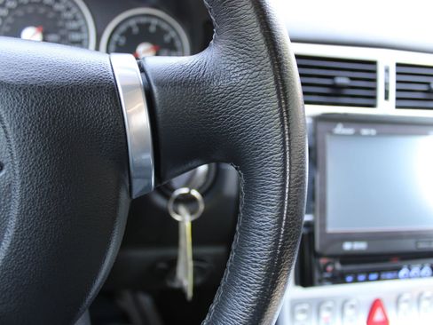 Used 2006 Chrysler Crossfire Limited RWD image 10