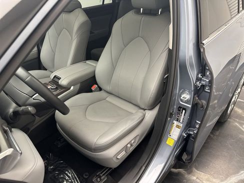 Used 2020 Toyota Highlander Limited image 15