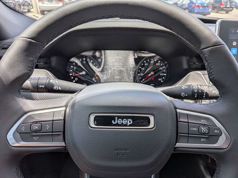 Used 2026 Jeep Compass Latitude AWD/4WD image 32