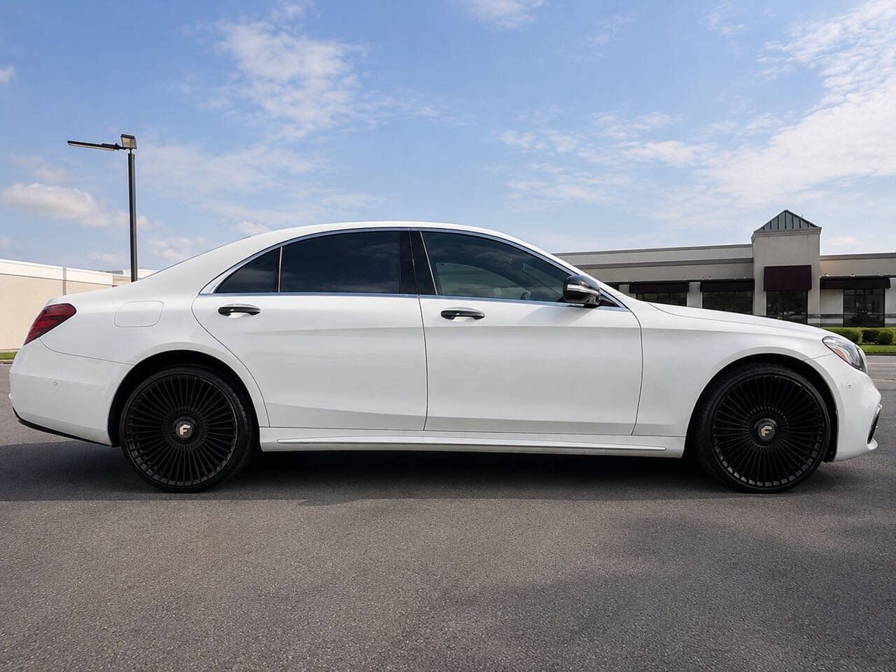 Used 2019 Mercedes-Benz S 560 4MATIC Sedan image 2