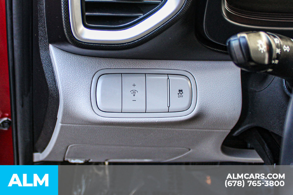 Used 2025 Hyundai Venue SEL FWD image 30