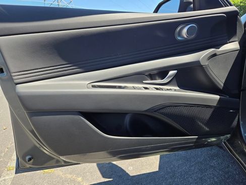 New 2026 Hyundai Elantra Limited FWD image 17