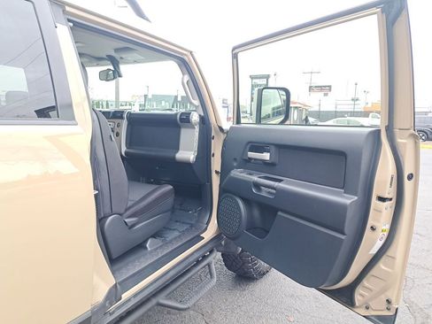 Used 2014 Toyota FJ Cruiser 2WD w/ Convenience Package image 15