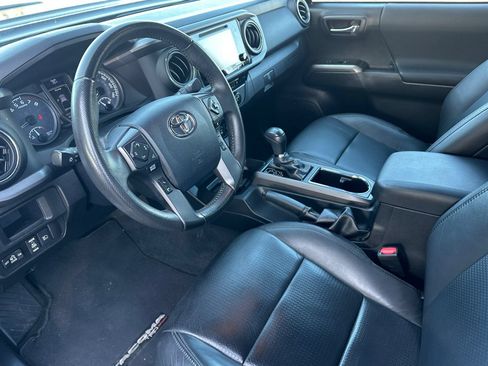 Used 2019 Toyota Tacoma TRD Sport w/ TRD Premium Sport Package RWD image 9