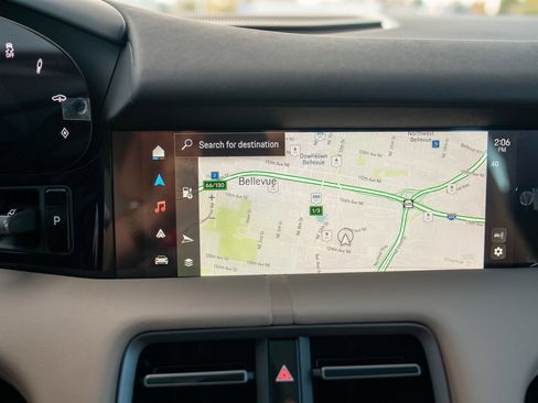 Used 2025 Porsche Taycan image 17