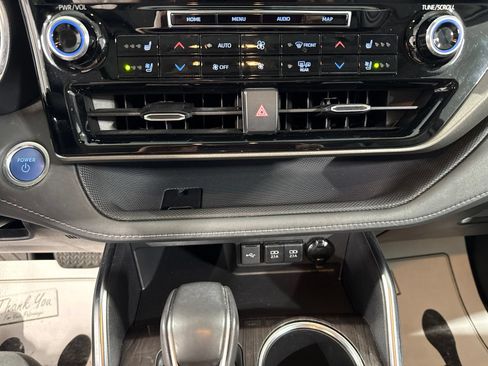 Used 2021 Toyota Highlander Limited AWD/4WD image 34