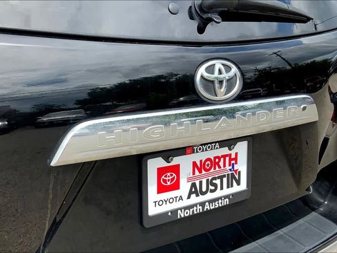 Used 2012 Toyota Highlander SE FWD image 28