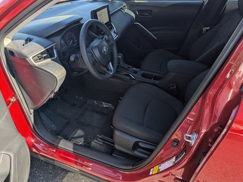 Used 2024 Toyota Corolla Cross LE w/ Moonroof Package image 9