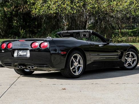 Used 2002 Chevrolet Corvette Convertible w/ Preferred Equipment Group2 image 9