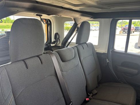 Used 2024 Jeep Wrangler Unlimited Sport AWD/4WD image 15