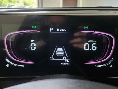 Used 2025 Hyundai Venue SEL FWD image 19