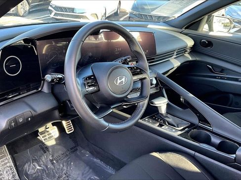 Certified 2025 Hyundai Elantra SEL image 9