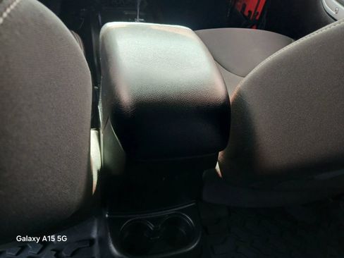 Used 2015 Jeep Wrangler Unlimited Sahara w/ Connectivity Group AWD/4WD image 26