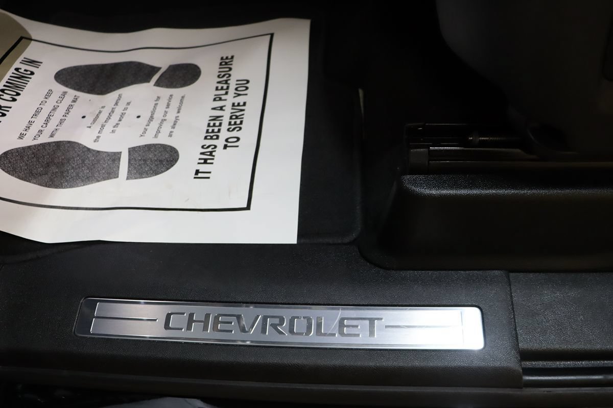 Used 2026 Chevrolet Suburban RST RWD image 35