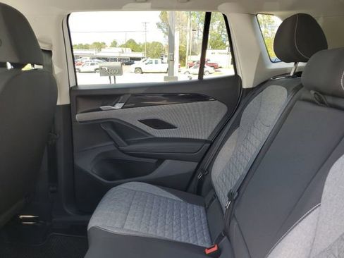 Used 2025 Volkswagen Tiguan S image 10