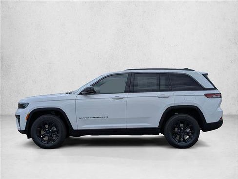New 2026 Jeep Grand Cherokee Altitude image 8