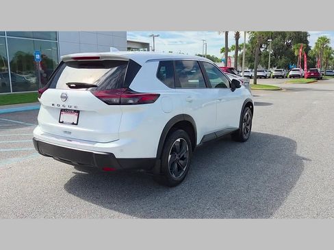 Used 2025 Nissan Rogue SV FWD image 34