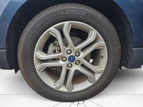 Used 2018 Ford Edge Titanium w/ Ford Safe & Smart Package FWD image 22