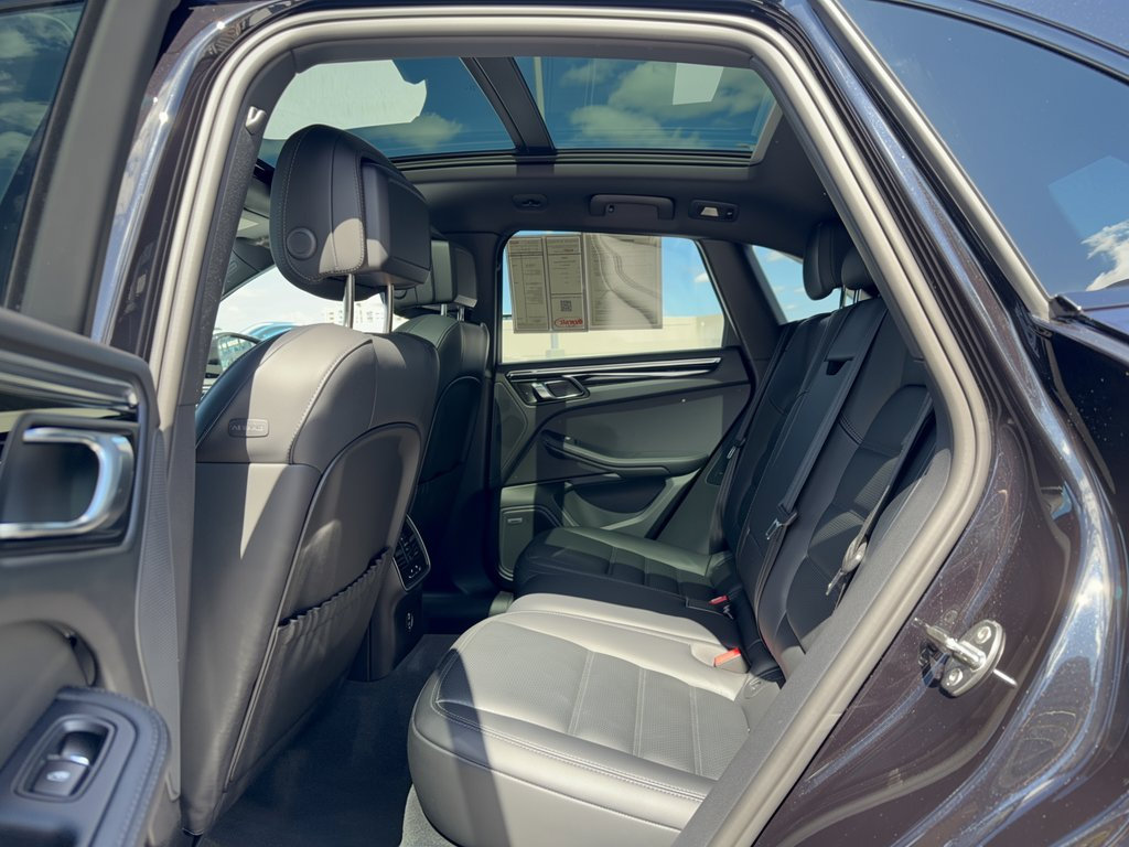 Certified 2026 Porsche Macan AWD/4WD image 25