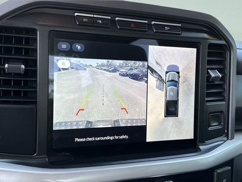 Used 2022 Ford F150 Lightning XLT image 36