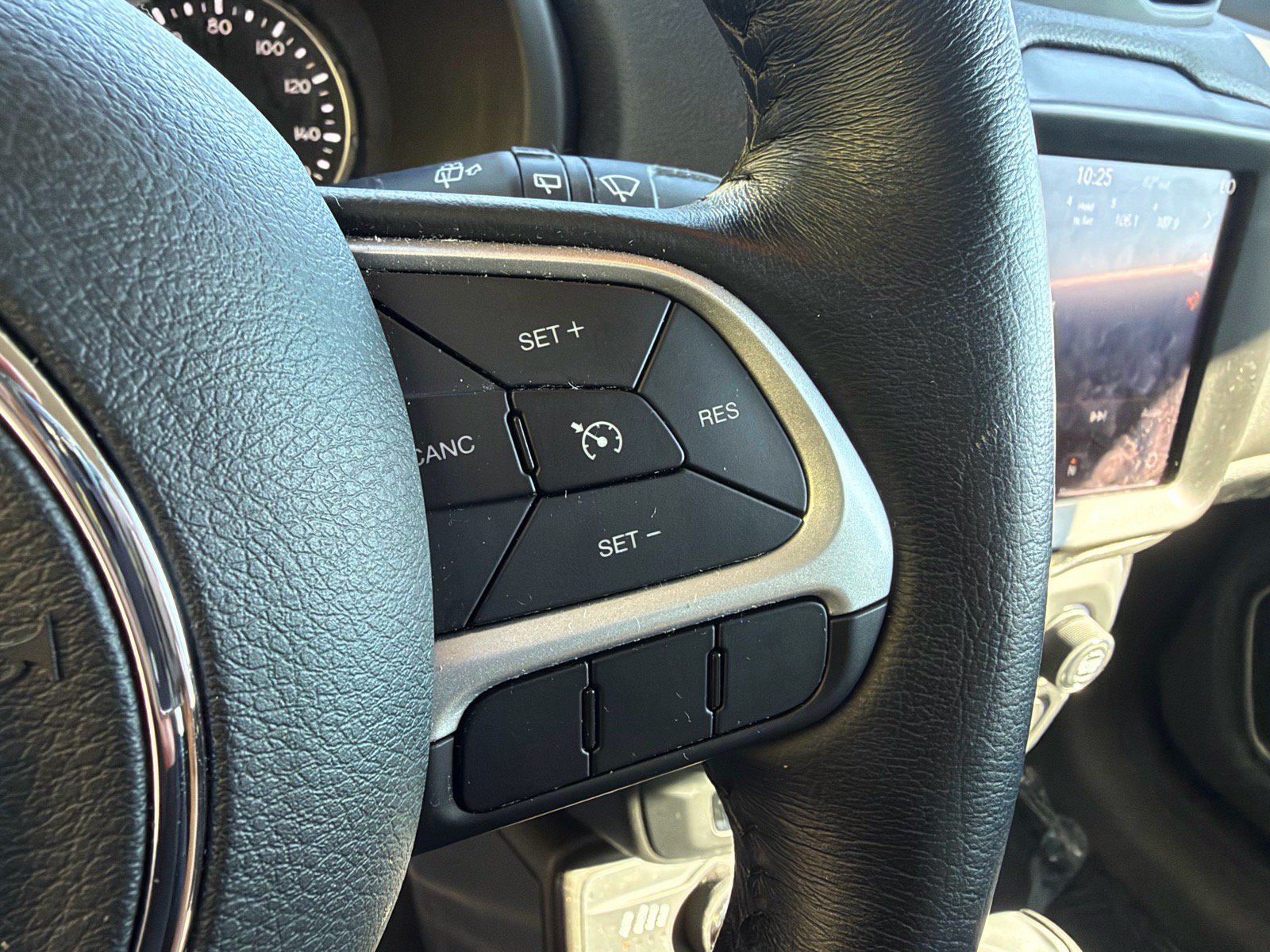 Used 2023 Jeep Renegade Latitude w/ Premium Group AWD/4WD image 27