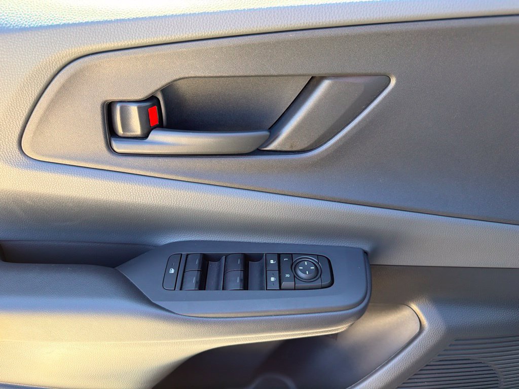 Used 2025 Toyota Prius LE FWD image 12