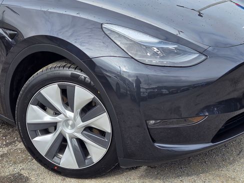 Used 2024 Tesla Model Y Long Range image 9