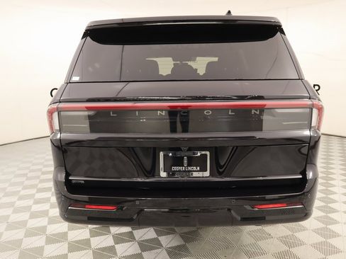 New 2025 Lincoln Navigator Reserve image 24