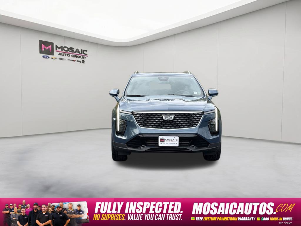 Used 2025 Cadillac XT4 Premium Luxury AWD/4WD image 2