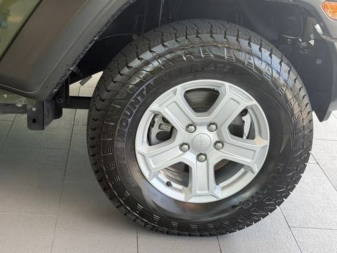 Used 2022 Jeep Wrangler Unlimited Sport AWD/4WD image 9