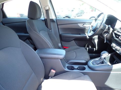 Used 2020 Kia Forte LXS FWD image 9
