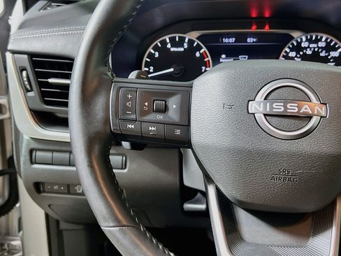 Used 2025 Nissan Rogue SV FWD image 19