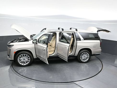 Certified 2024 Cadillac Escalade ESV Premium Luxury AWD/4WD image 42