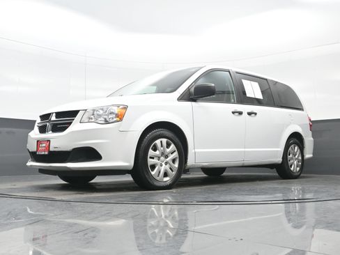 Used 2019 Dodge Grand Caravan SE w/ UConnect Hands-Free Group FWD image 23