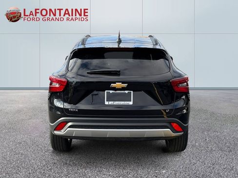 Used 2025 Chevrolet Trax LT image 6