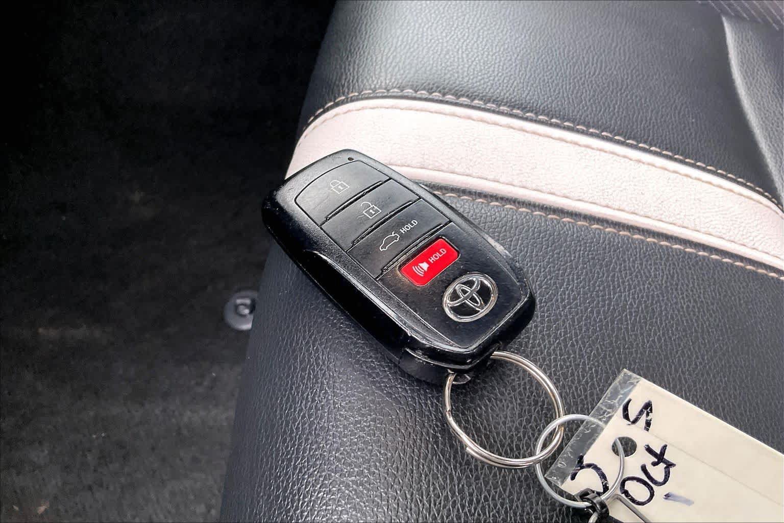Used 2025 Toyota Camry SE FWD image 14